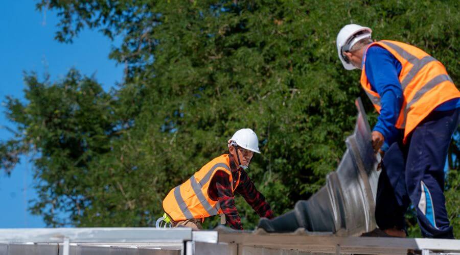 Professional gutter cleaning in Leesburg, GA